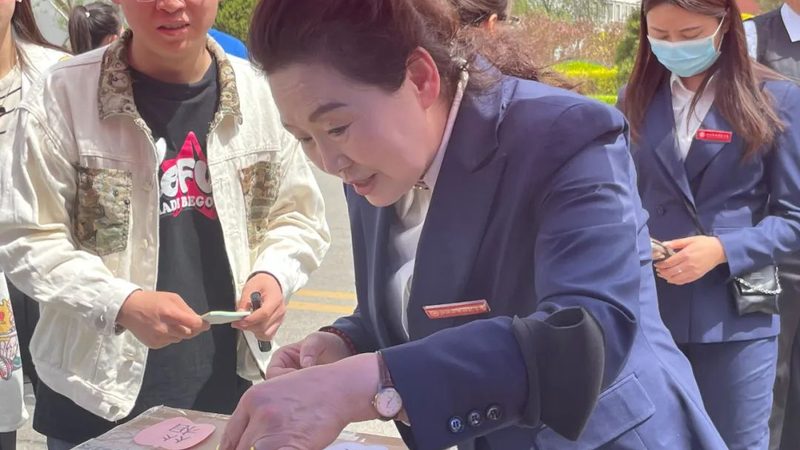 以某知名企业为例，该企业在选择品牌策划公司时，对比了以下几家：